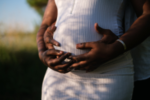 Enceinte-parents-foetus-bébé-grossesse-enfant