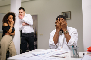 Travail-harcelement-moral-rumeurs-burnout-fatigue